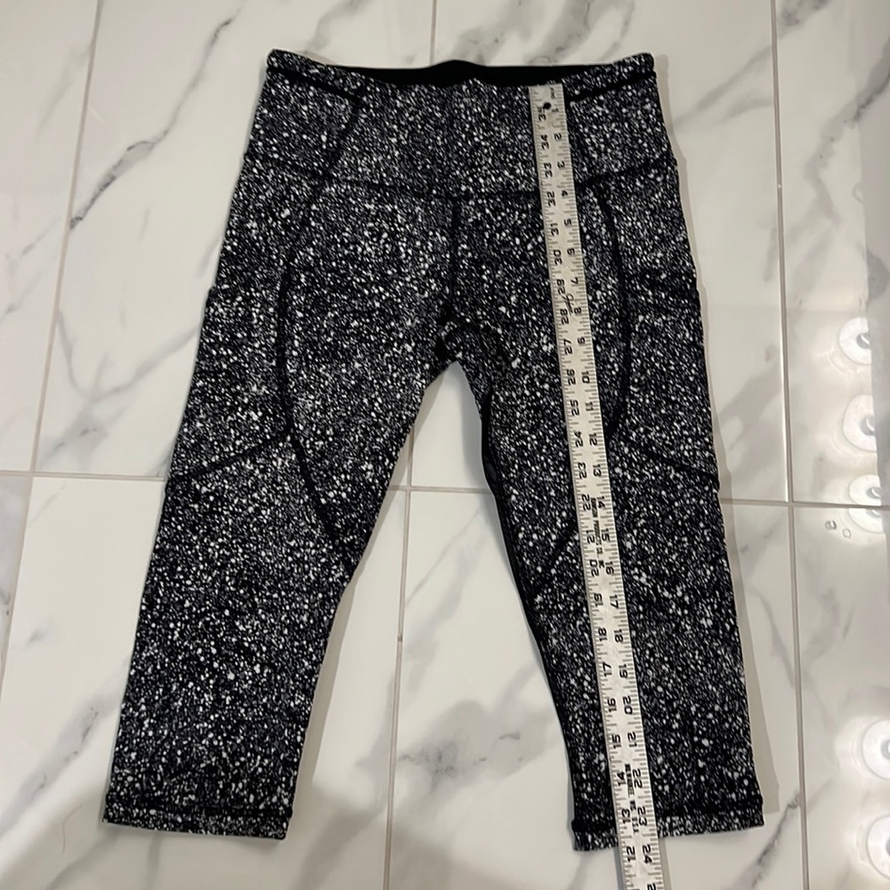 Lululemon Athletica Outrun 17" Crop Splatter White Black / Black Women’s Size 6 - Picture 15 of 15